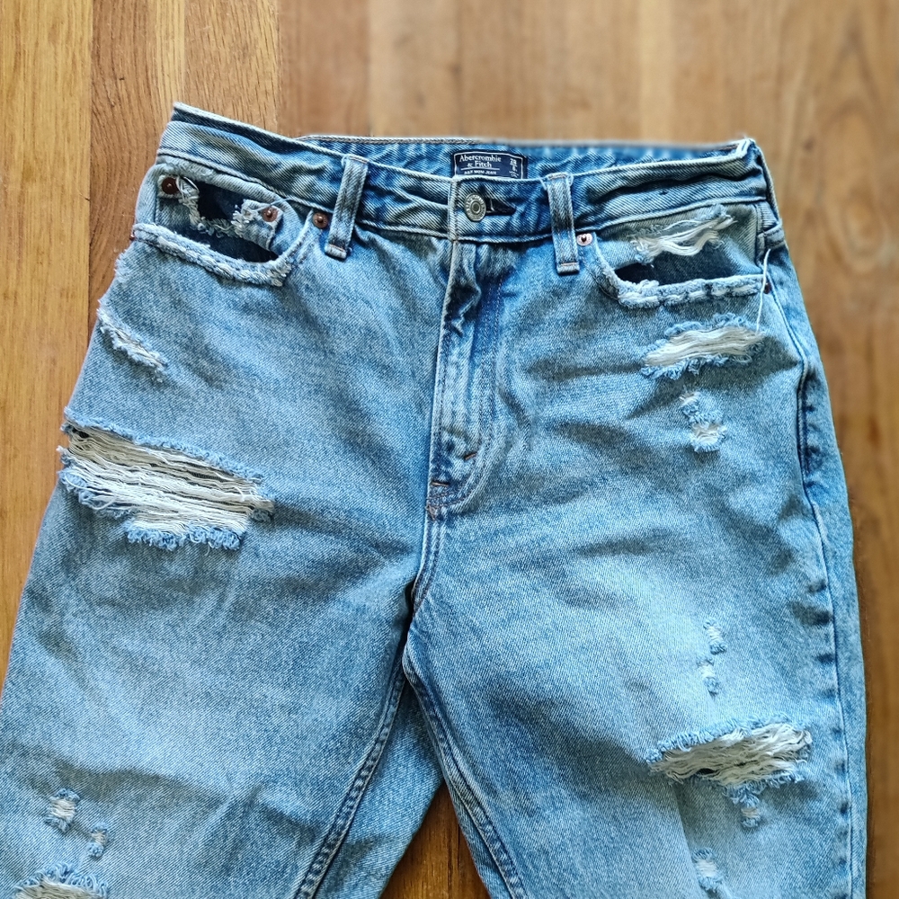 Abercrombie & Fitch Mom Jean Distressed Blue Size 6 Regular